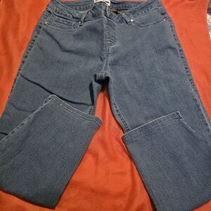 Classic Blue Women's Cropped Jeans